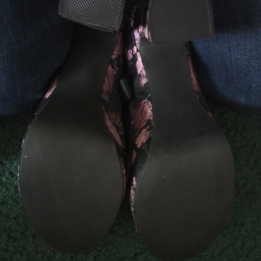 Widow black platforms with roses and lace - Picture 3 of 3